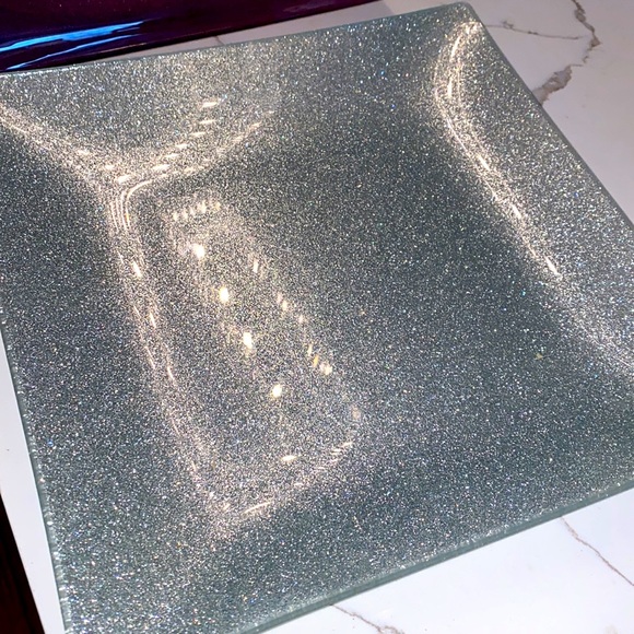 Plates - Picture 2 of 3